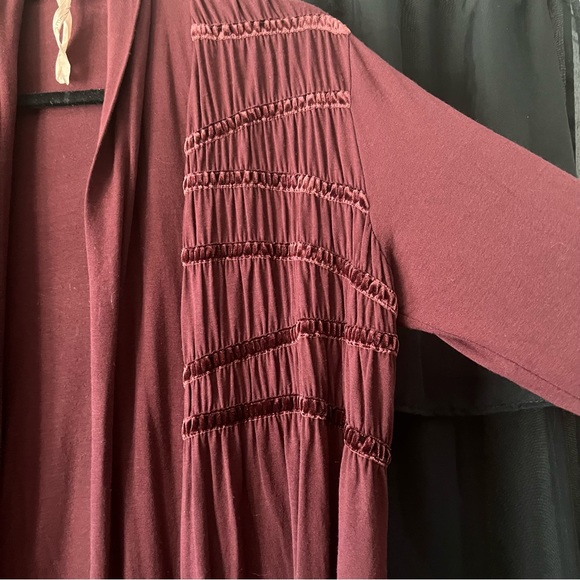 Flouncy maroon cardigan - Picture 1 of 4